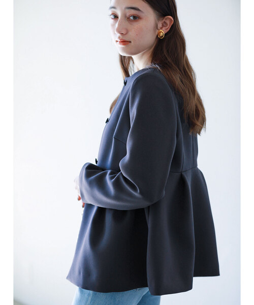 La TOTALITE（ラトータリテ）の「トリプルクロスペプラムジャケット