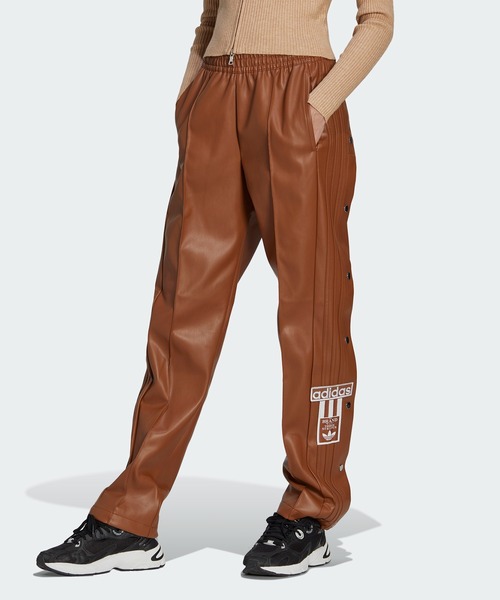 adidas（アディダス）の「フェイクレザー アディブレイクパンツ