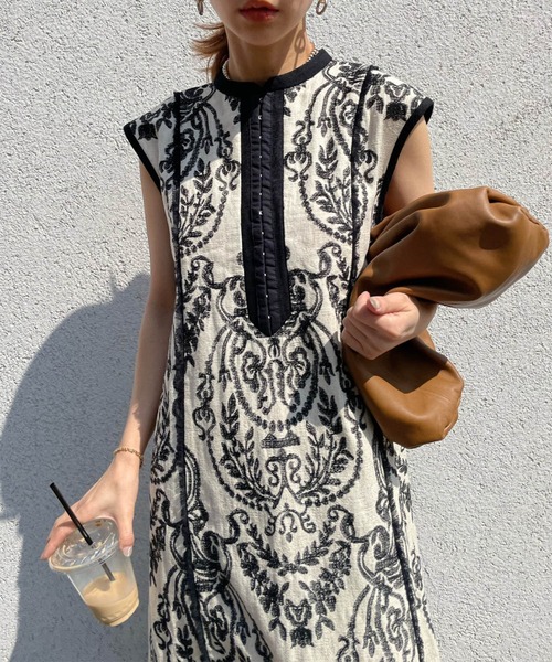 Ameri（アメリ）の「DAMASK EMBROIDERY LINEN DRESS（ワンピース