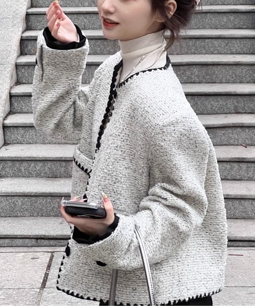 AMAJI（アマジ）の「バイカラーツイードジャケット（ノーカラー