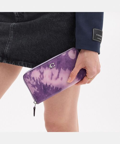 COACH（コーチ）の「【日本限定】アコーディオン ジップ ウォレット