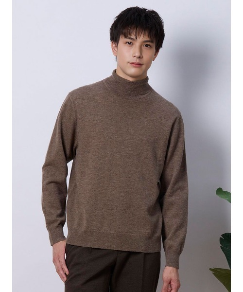 TRANS CONTINENTS 無染色タートルネックニット ブラウン/ベージュ