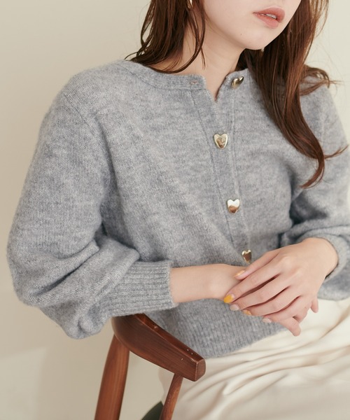 natural couture（ナチュラルクチュール）の「ハート釦クルーネック