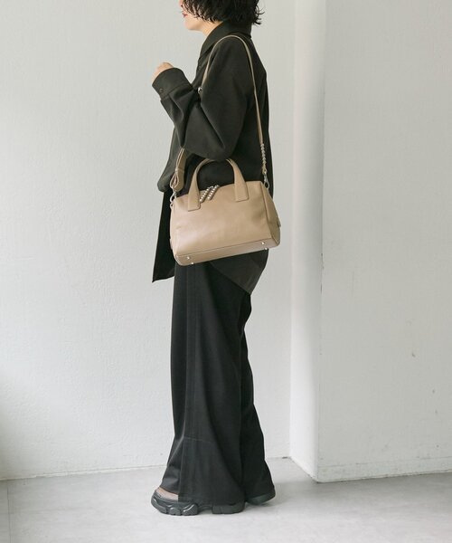 ear PAPILLONNER（イアパピヨネ）の「《本革/ショルダー付き》スタッズ