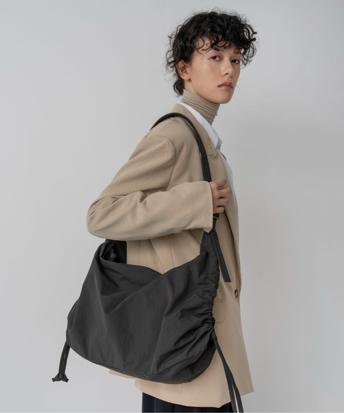 LE VERNIS(ル・ベルニ) Stomach bag M（ショルダーバッグ）｜LE VERNIS