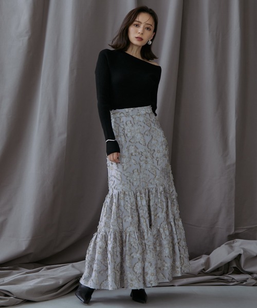 anuans（アニュアンス）の「アシメネックリブニットプルオーバー