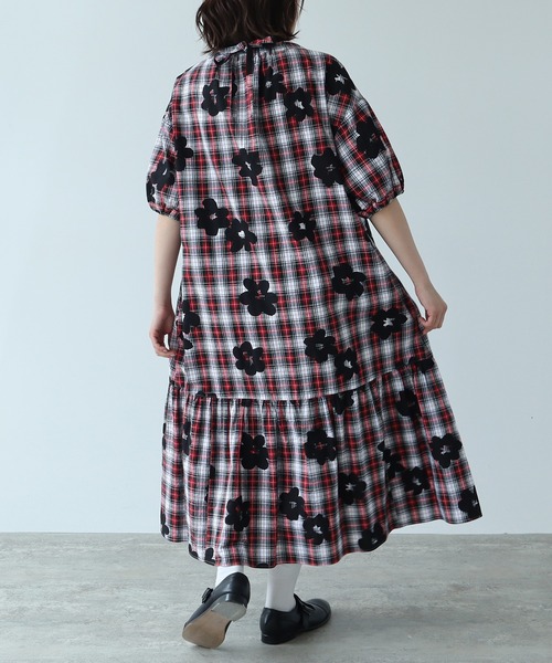 bulle de savon（ビュルデサボン）の「おおきなはなチェックワンピース
