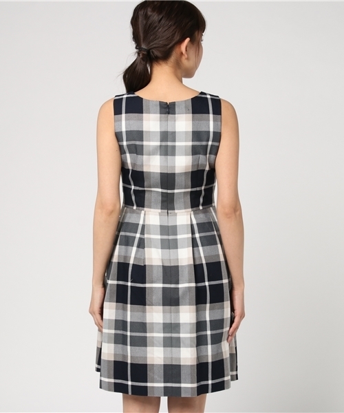 BLUE LABEL CRESTBRIDGE（ブルーレーベルクレストブリッジ）の