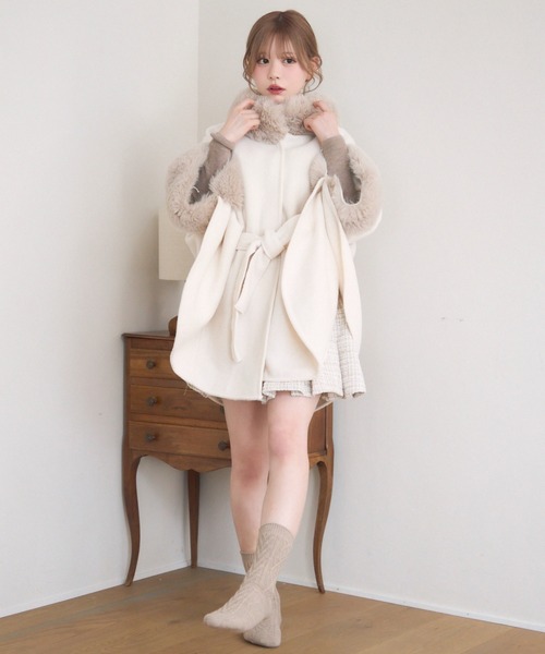 TITTY&CO.（ティティーアンドコー）の「ショートケープコート