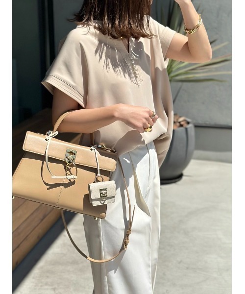 楽シリーズ】イージーケアパール釦キーネックブラウス（シャツ