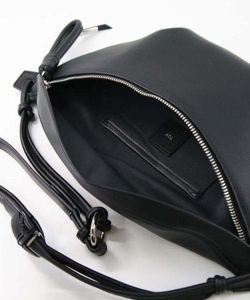 tov（トーヴ）の「BUFFレザーボディバッグ（ボディバッグ/ウエスト