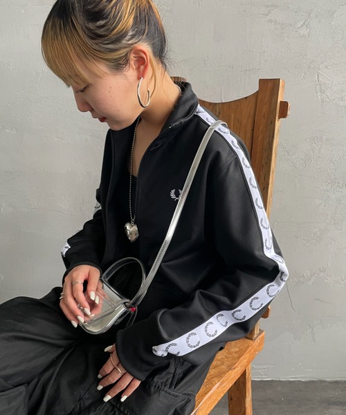 FRED PERRY/フレッドペリー] クロップドデザイン トラックジャケット