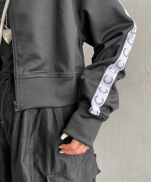 FRED PERRY/フレッドペリー] クロップドデザイン トラックジャケット