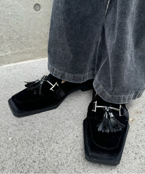 Ameri（アメリ）の「UND ANGULAR SOLE TASSEL LOAFER（ローファー