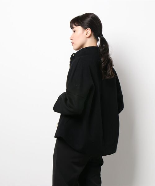 allureville（アルアバイル）の「ショートビーバースタンドコート