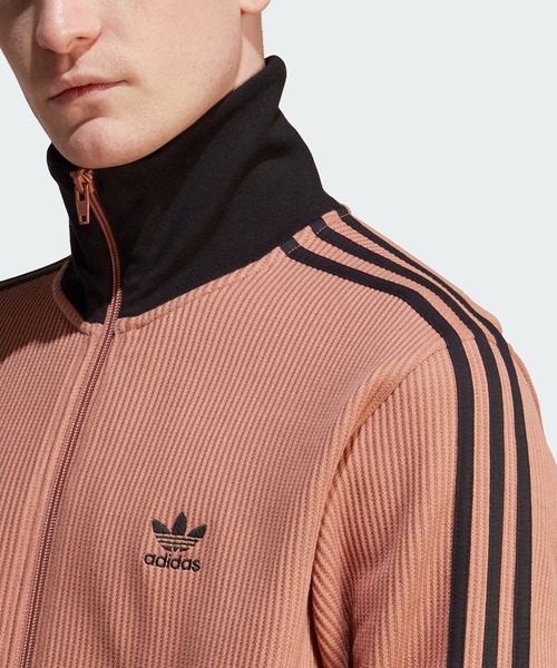 adidas（アディダス）の「アディカラー クラシックス ワッフル