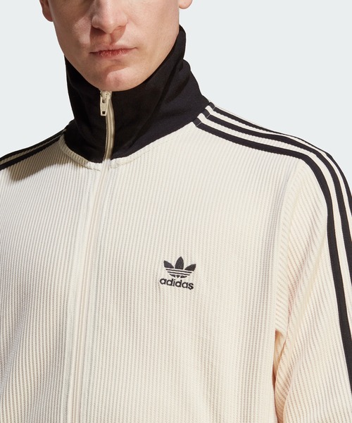 adidas（アディダス）の「アディカラー クラシックス ワッフル