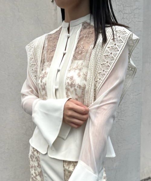 LILY BROWN（リリーブラウン）の「スイッチングレースロングスリーブ