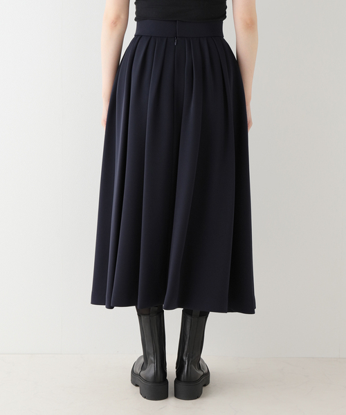 Noble（ノーブル）の「イージーサテンブルームタックスカート