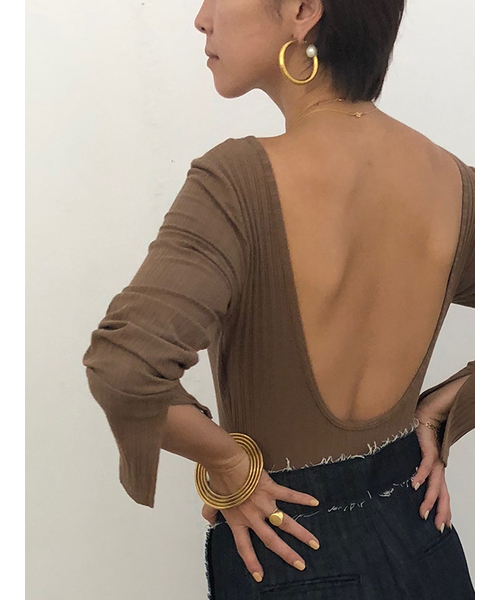 ETRE TOKYO（エトレトウキョウ）の「オープンバック ロングスリーブ