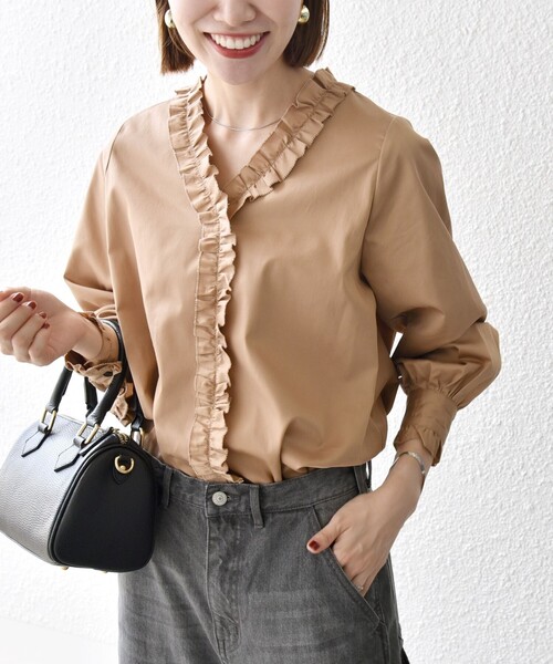 SHIPS any:〈洗濯機可能〉コットン サテン フリル Vネック ブラウス