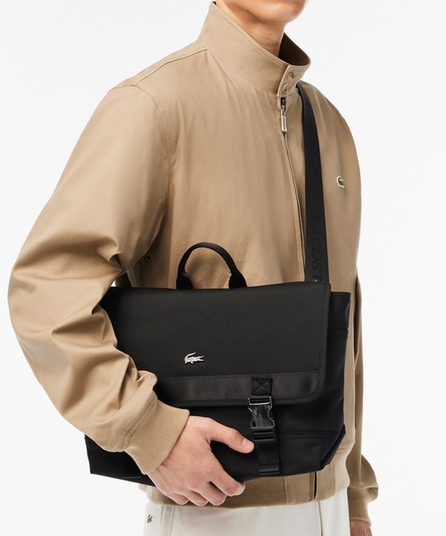 LACOSTE（ラコステ）の「コメ タブレットポケットショルダーバッグ