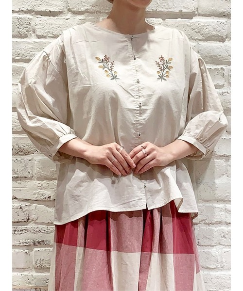 Samansa Mos2（サマンサ モスモス）の「フラワー刺繍ブラウス（シャツ