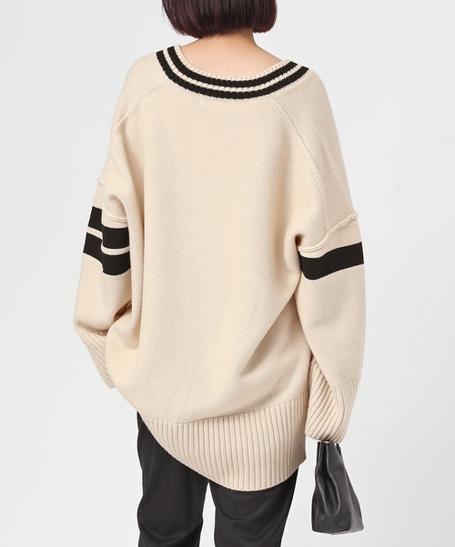 AP STUDIO（エーピーストゥディオ）の「ラインVネックオーバープル