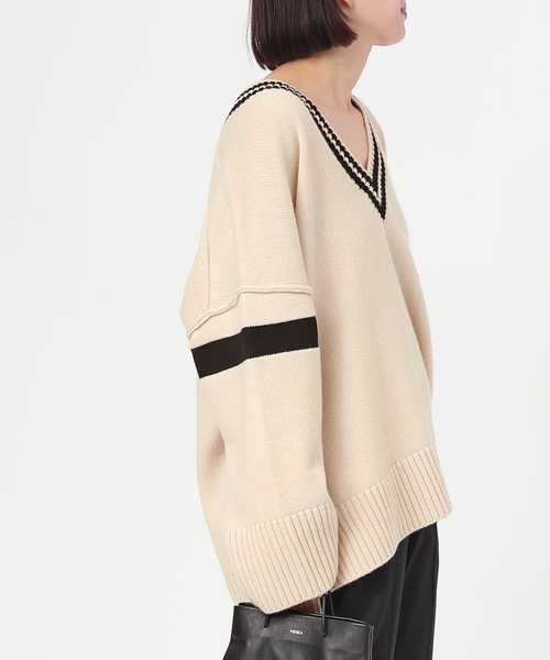 AP STUDIO（エーピーストゥディオ）の「ラインVネックオーバープル