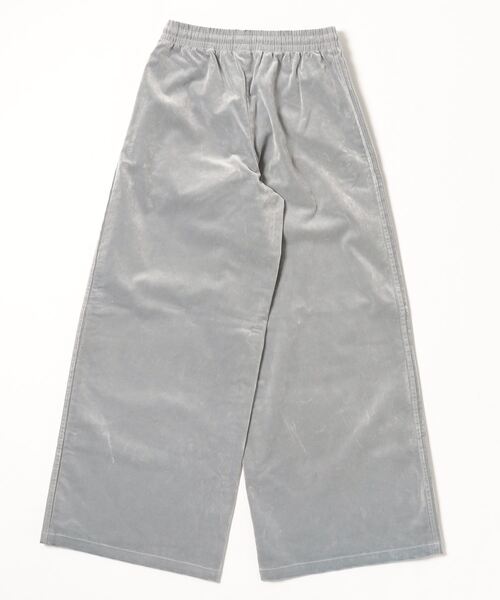 adidas（アディダス）の「起毛ツイル オーバーサイズド ファイヤー