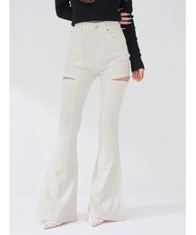 レディースのデニムパンツ（ホワイト/白色系・フレア・ブーツカット