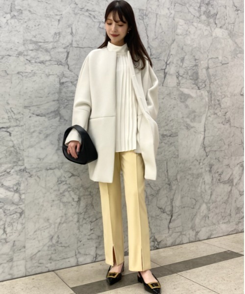 Mila Owen（ミラオーウェン）の「ノーカラーシャツカーブボア