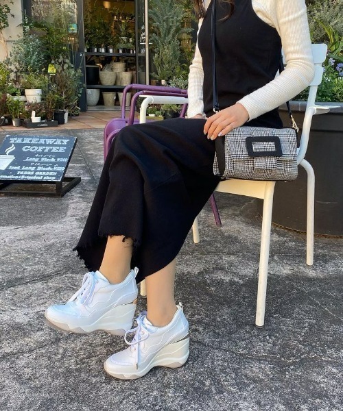 diana（プラスダイアナ）の「【9cm】美脚ヒールアップスニーカー