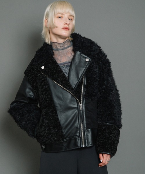 AULA AILA（アウラアイラ）の「ファーコンビネーションライダース