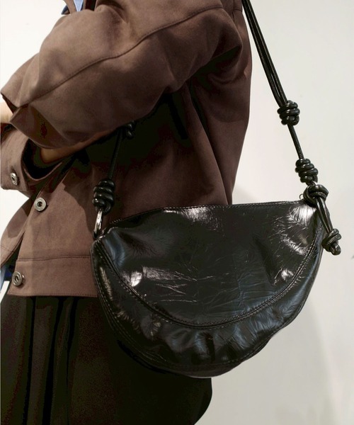 ハーフムーンバッグ(chihiro select) モノトーン ブラック シンプル