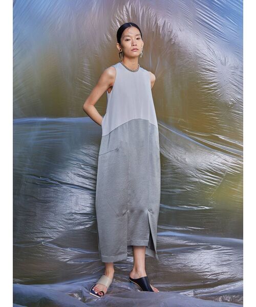 UN3D.（アンスリード）の「コクーンノースリーブワンピース