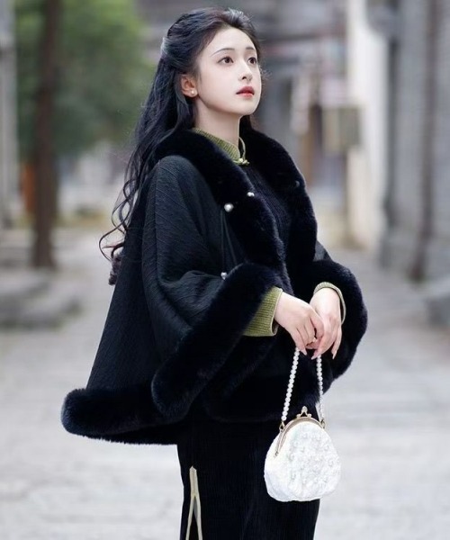 セール】【Y2Kガーリー】レトロファー付きショートケープ／もこもこ