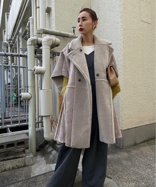 Ameri（アメリ）の「REVERSIBLE BOA PONCHO COAT（ポンチョ）」 - WEAR