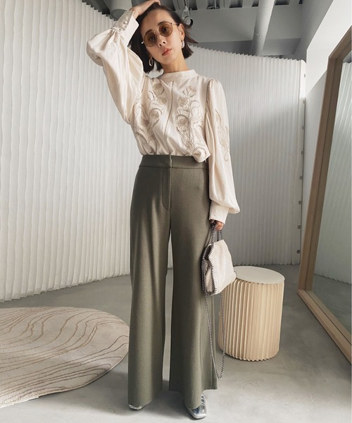 Ameri（アメリ）の「LADY EMBROIDERY PUFF BLOUSE（シャツ/ブラウス