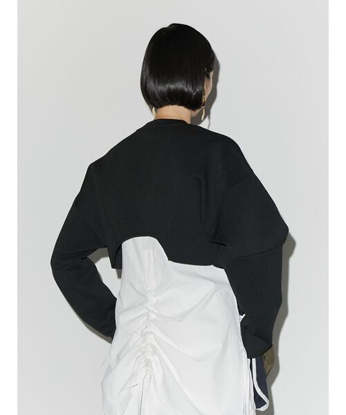 UN3D.（アンスリード）の「イレギュラーヘムショートニット