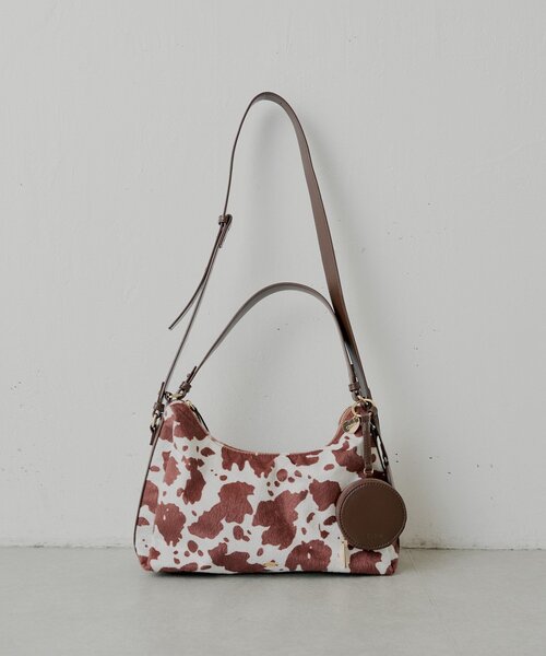 Chico（チコ）の「ポーチチャーム付きスエードコンビボストンバッグ