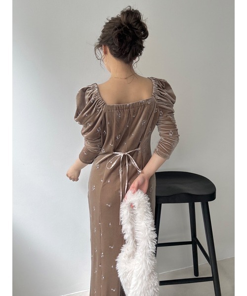 LILY BROWN（リリーブラウン）の「フラワーエンブロイダリースクエア