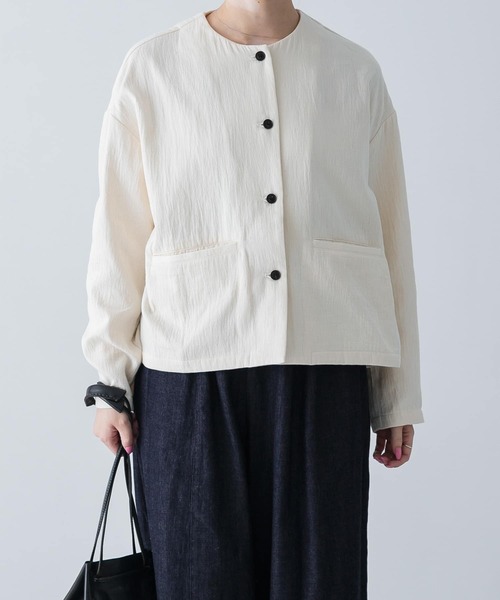 かぐれ（カグレ）の「クルーネックジャケット（ノーカラージャケット