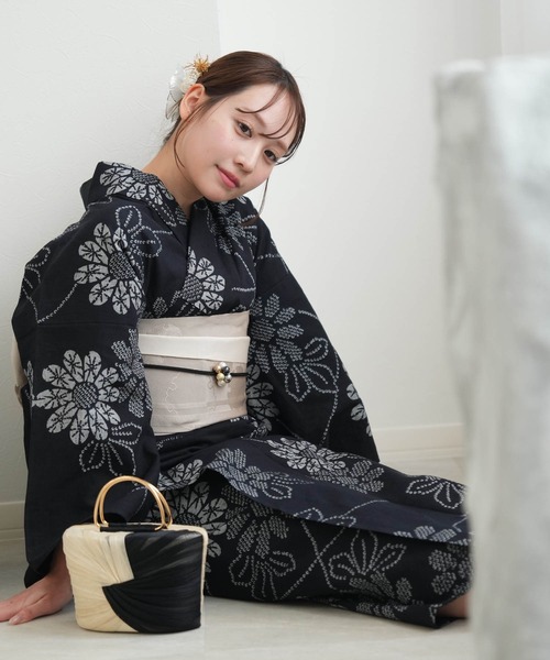 utatane（ウタタネ）の「浴衣3点セット 紺に古典うめ（浴衣）」 - WEAR