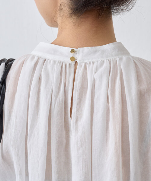 BEARDSLEY（ビアズリー）の「コットンシフォンギャザー丸ブラウス