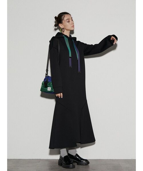 UN3D.（アンスリード）の「マーメイドスウェットワンピース