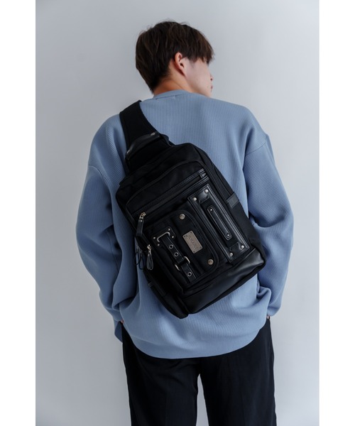 セール】DEVICE デバイスフォルマリッチ ビジネス メガ ボディバッグ