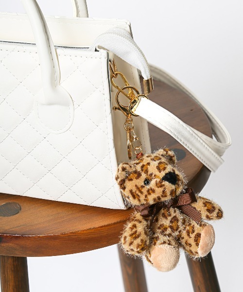 crossi（クロッシー）の「ヒョウ柄テディベアチャーム バッグチャーム