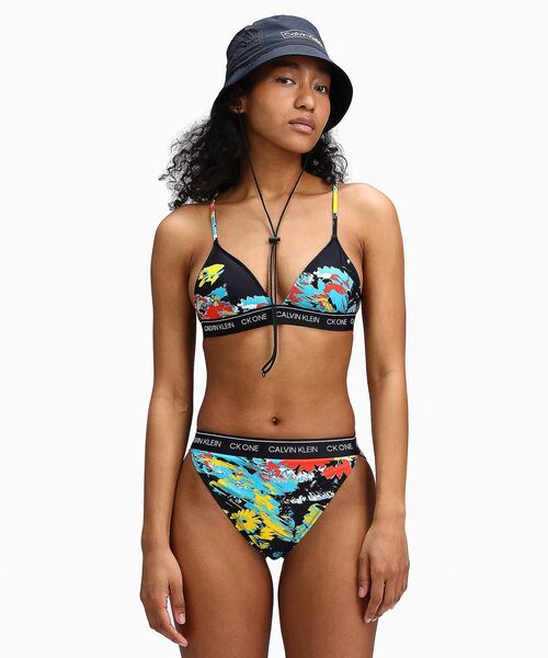 Calvin Klein（カルバン・クライン）の「トライアングルプリントビキニ
