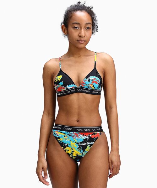 Calvin Klein（カルバン・クライン）の「トライアングルプリントビキニ